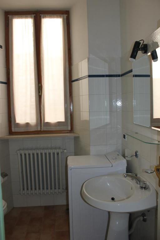 A bathroom at Maddalena House