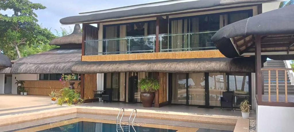Bazén v ubytování Ananyana Leisure Beach Resort nebo v jeho okolí