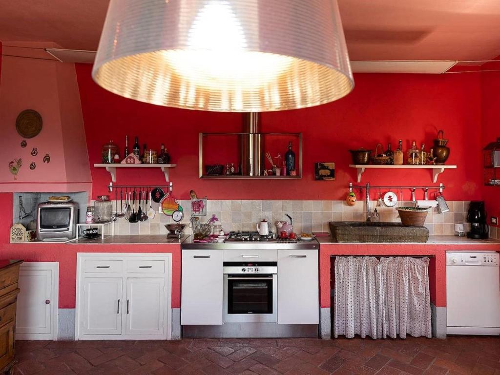 Kuchnia lub aneks kuchenny w obiekcie Holiday House in Montelupo Florentino