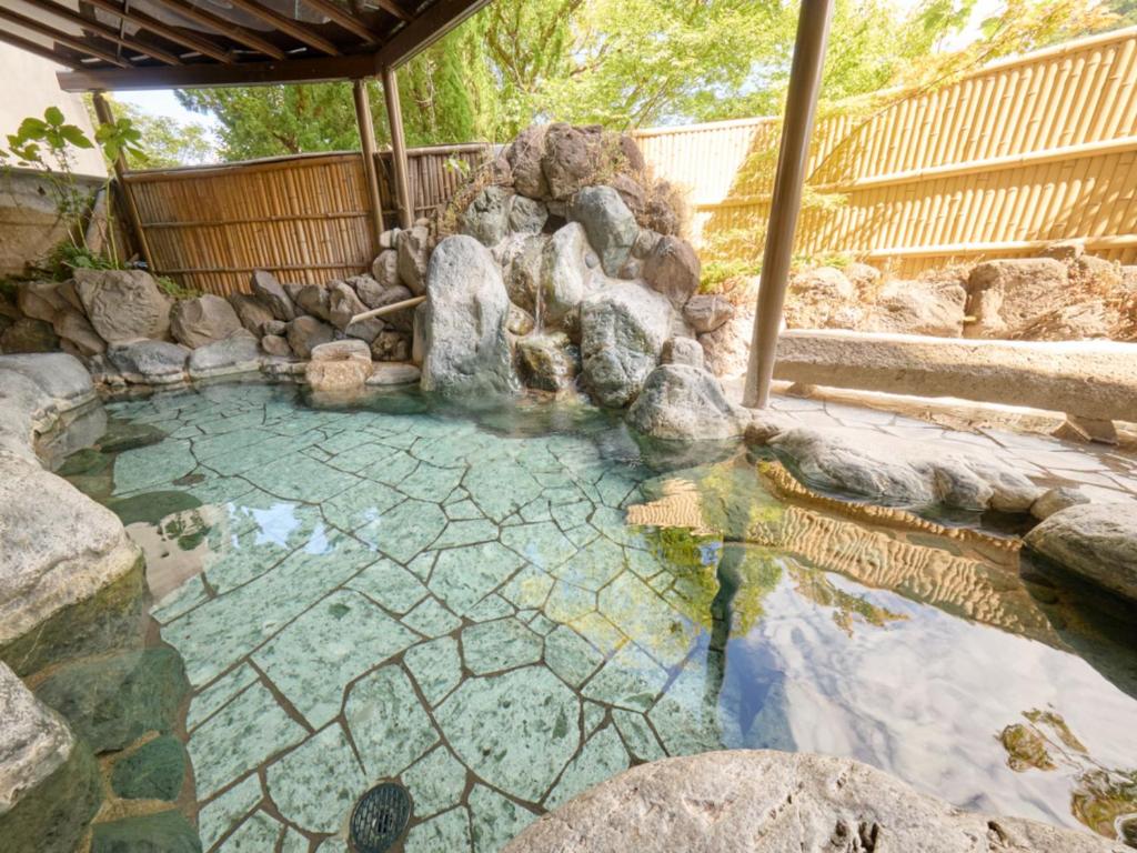 Bazén v ubytování Shuzenji Onsen Hotel Takitei nebo v jeho okolí