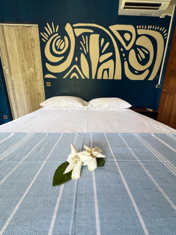 A bed or beds in a room at Rupe Rupe Lodge