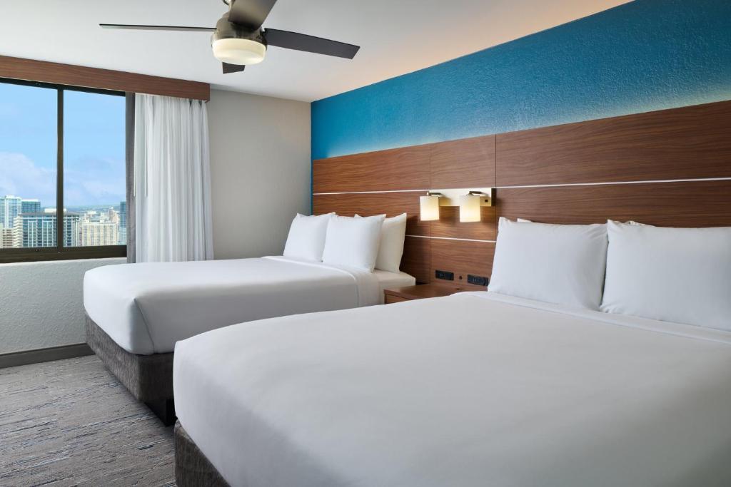 Holiday Inn Express Waikiki, an IHG Hotel - 
