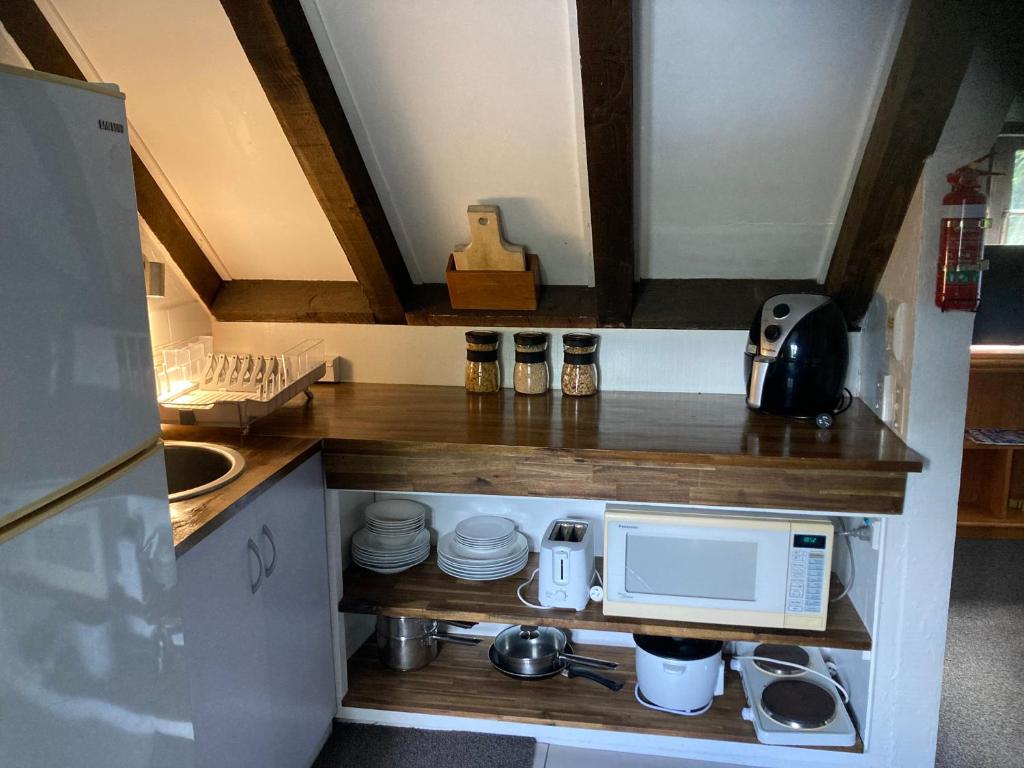 The Chalet Bed and Breakfast-peace and quiet in the country 12 minutes from City - Resim 3