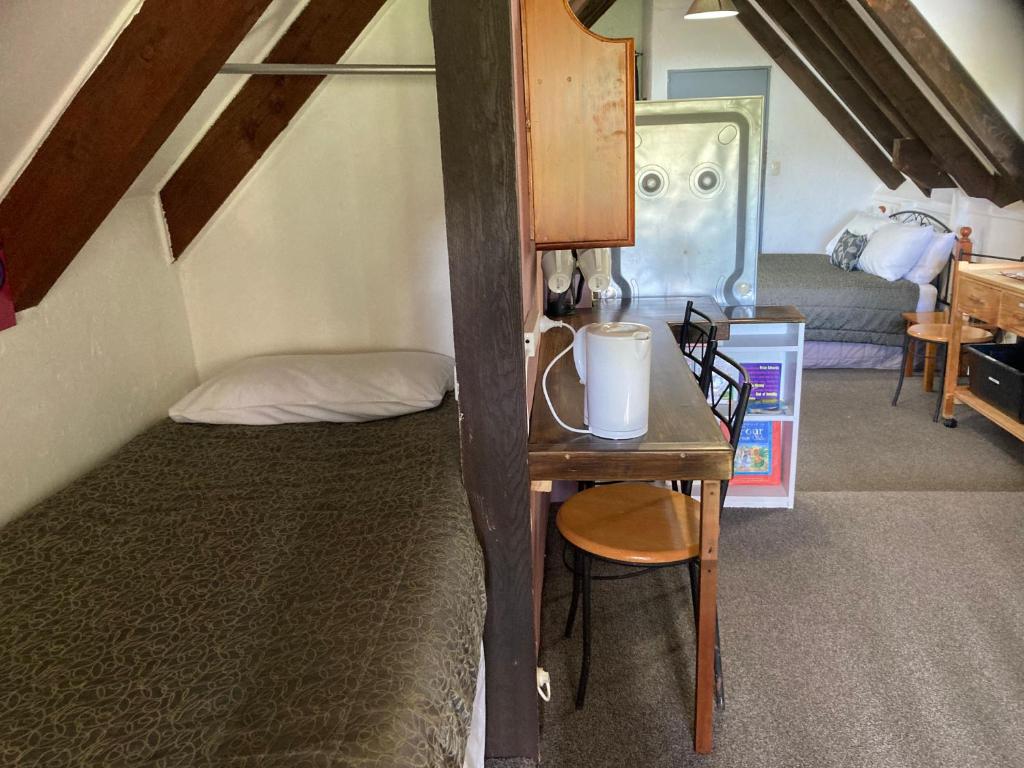 The Chalet Bed and Breakfast-peace and quiet in the country 12 minutes from City - Resim 17