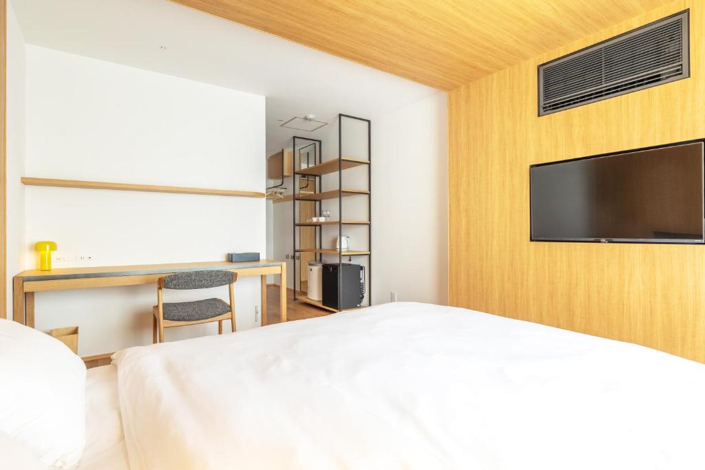 TV a/nebo společenská místnost v ubytování Dash Living Gojo