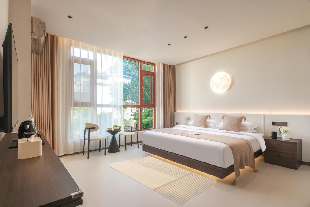 Postel nebo postele na pokoji v ubytování THAT MAY Hotel