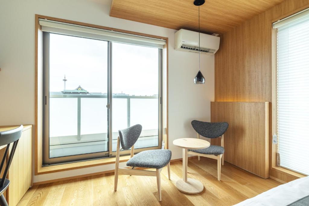 Posezení v ubytování Dash Living Gojo