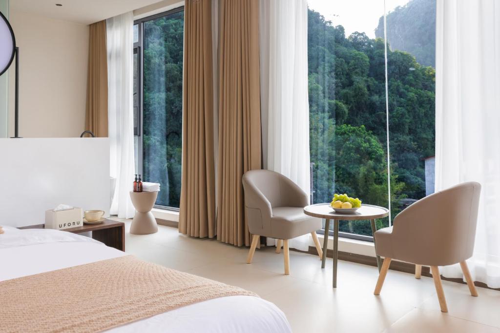 Nespecifikovaný výhled na hory nebo výhled na hory při pohledu z hotelu