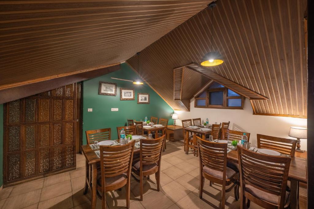Restaurace v ubytování Wingait Inn - Hotel Near Mall Road