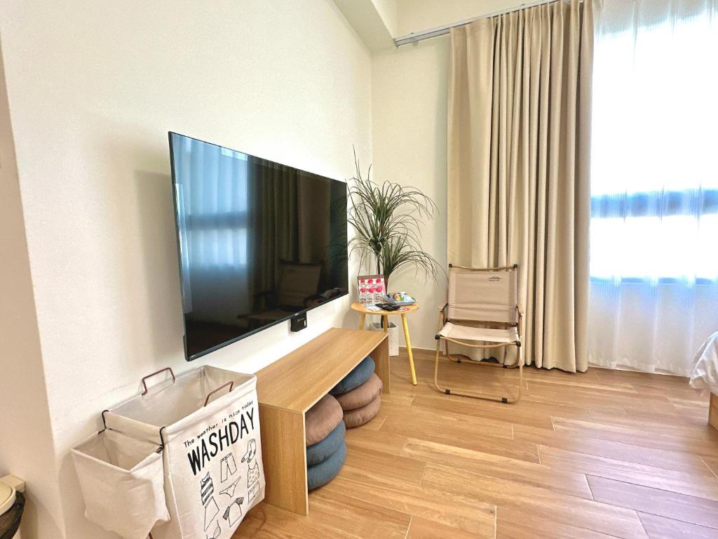 TV a/nebo společenská místnost v ubytování Salt&Light Inn
