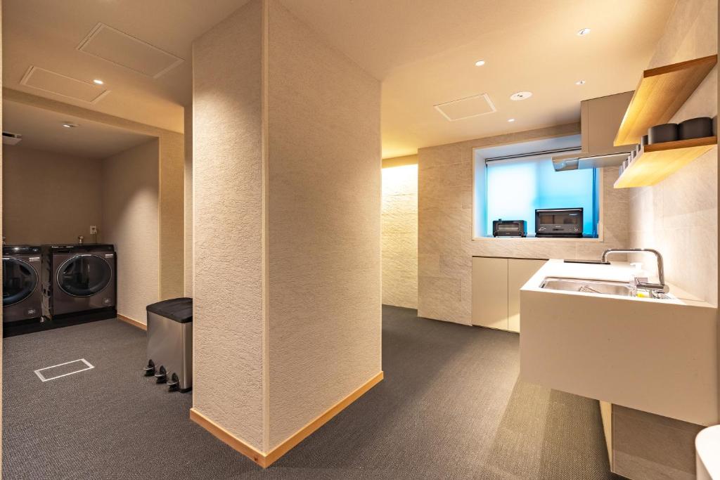 Kuchyň nebo kuchyňský kout v ubytování Dash Living Gojo