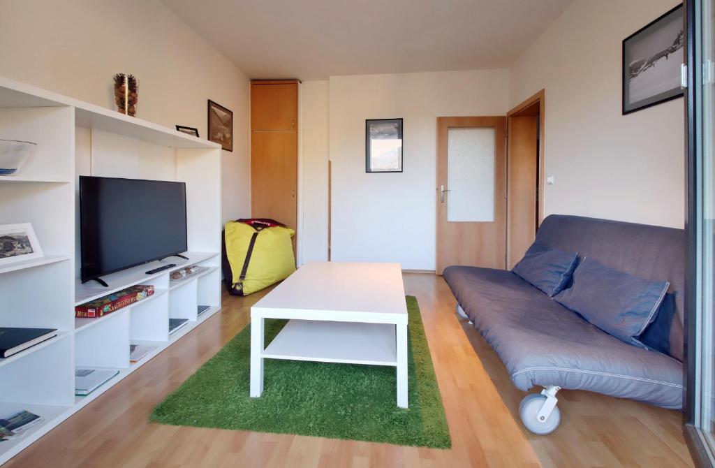 TV a/nebo společenská místnost v ubytování Apartment Marketa