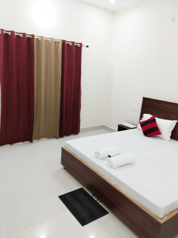 Airport Luxury Nature Homestay- Near Jolly Grant Airport Dehradun - Salle Familiale Avec Vue Sur La Montagne