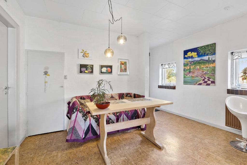 Fotografie z fotogalerie ubytování Logi i hus med kunst og have v destinaci Vestervig