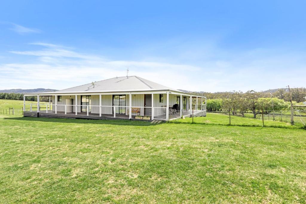 Κήπος έξω από το Kelly Creek Farm - Tolmie - Sleeps 10