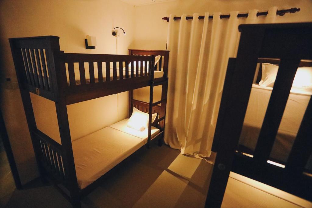 Postel nebo postele na pokoji v ubytování Island Diaries Hostel