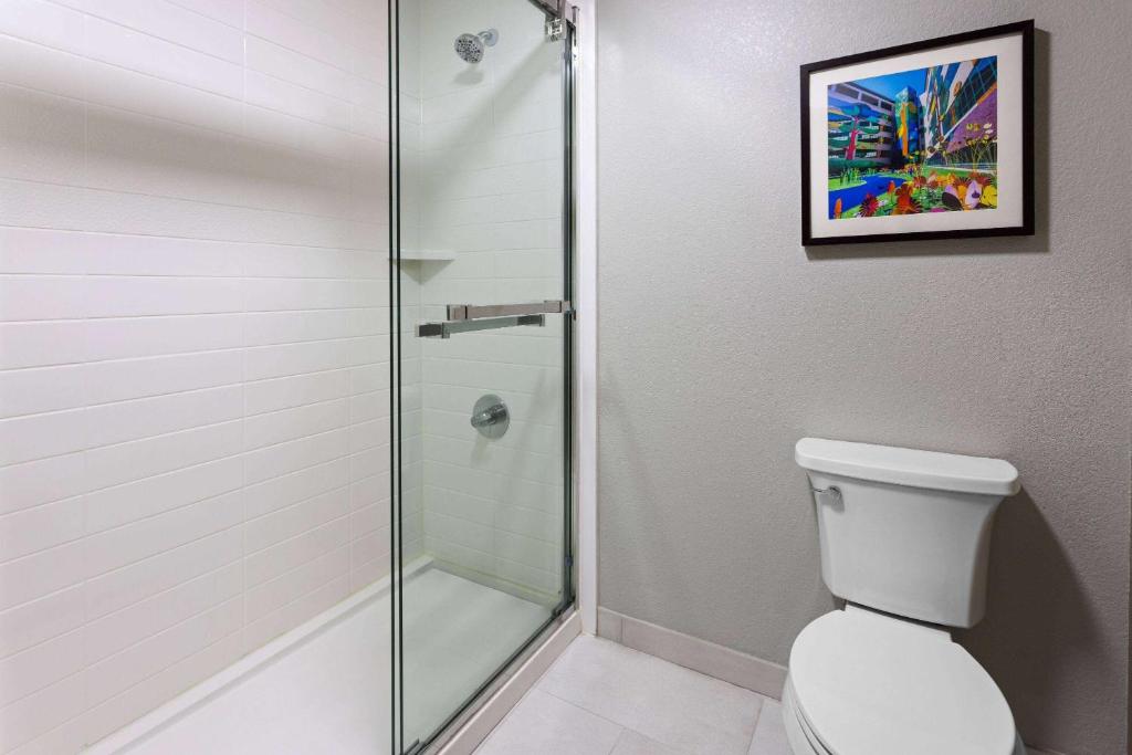 La Quinta Inn & Suites by Wyndham Memphis I-240 photo