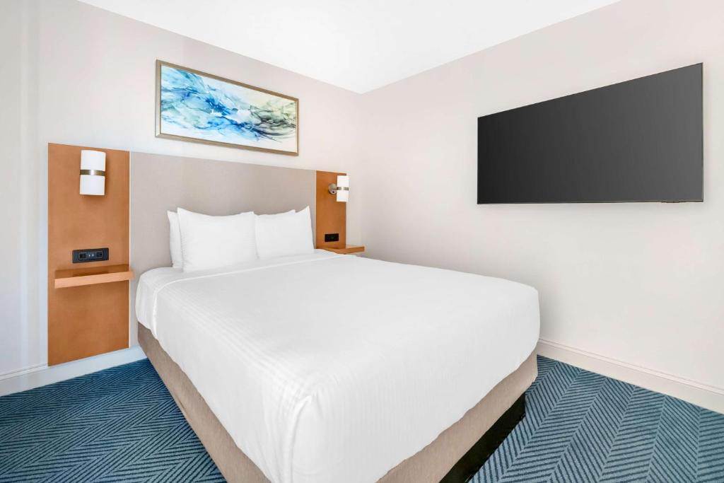 Hilton Vacation Club The Cove on Ormond Beach - One-Bedroom King Suite With Sofa Bed
