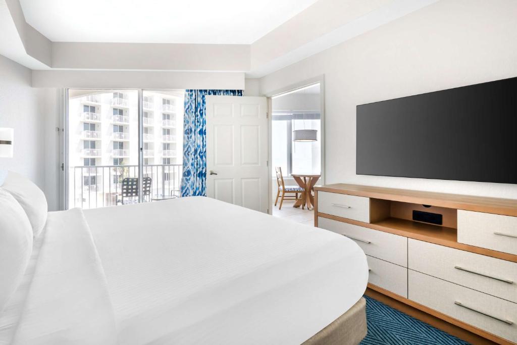 Hilton Vacation Club The Cove on Ormond Beach - 1 BEDROOM 1 QN SUITE WITH SOFABED AND ACC TUB