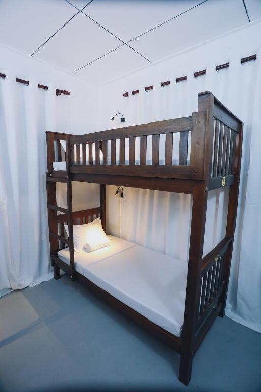 Postel nebo postele na pokoji v ubytování Island Diaries Hostel