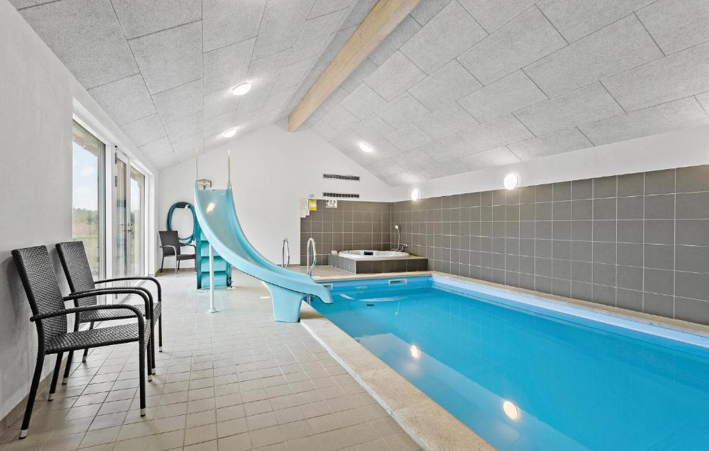 Bazén v ubytování Amazing Home In Jerup With Sauna nebo v jeho okolí