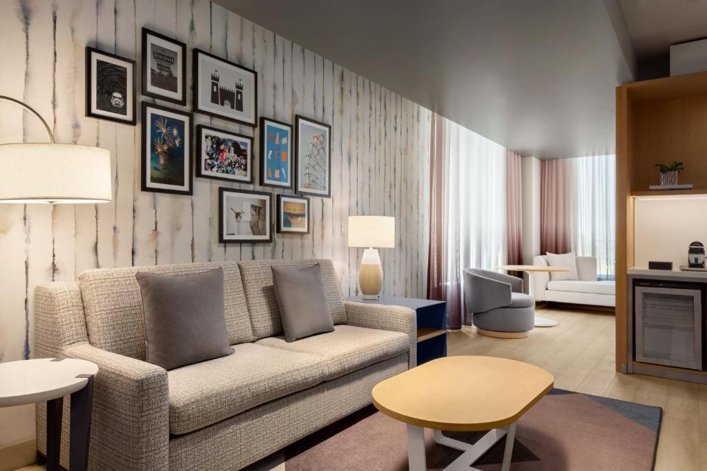 The Viv Hotel, Anaheim, a Tribute Portfolio Hotel - 