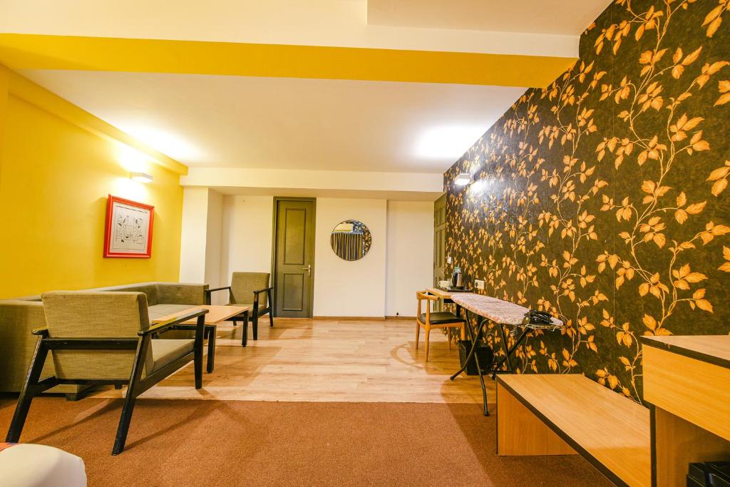 Posezení v ubytování Fabhotel Old Meple Leaf- Golf Course Road & Sector 27