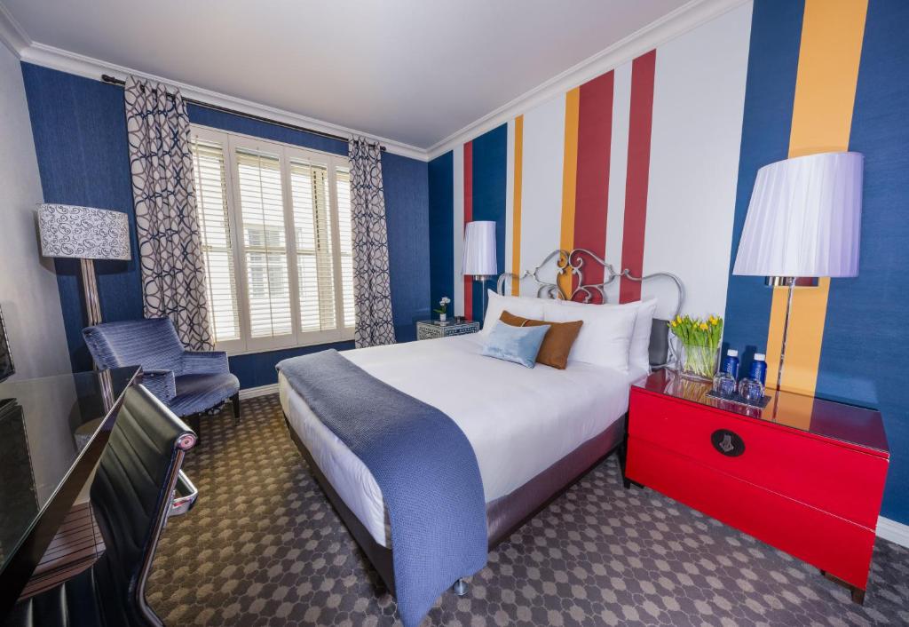 Ein Bett oder Betten in einem Zimmer der Unterkunft The Marker Union Square San Francisco