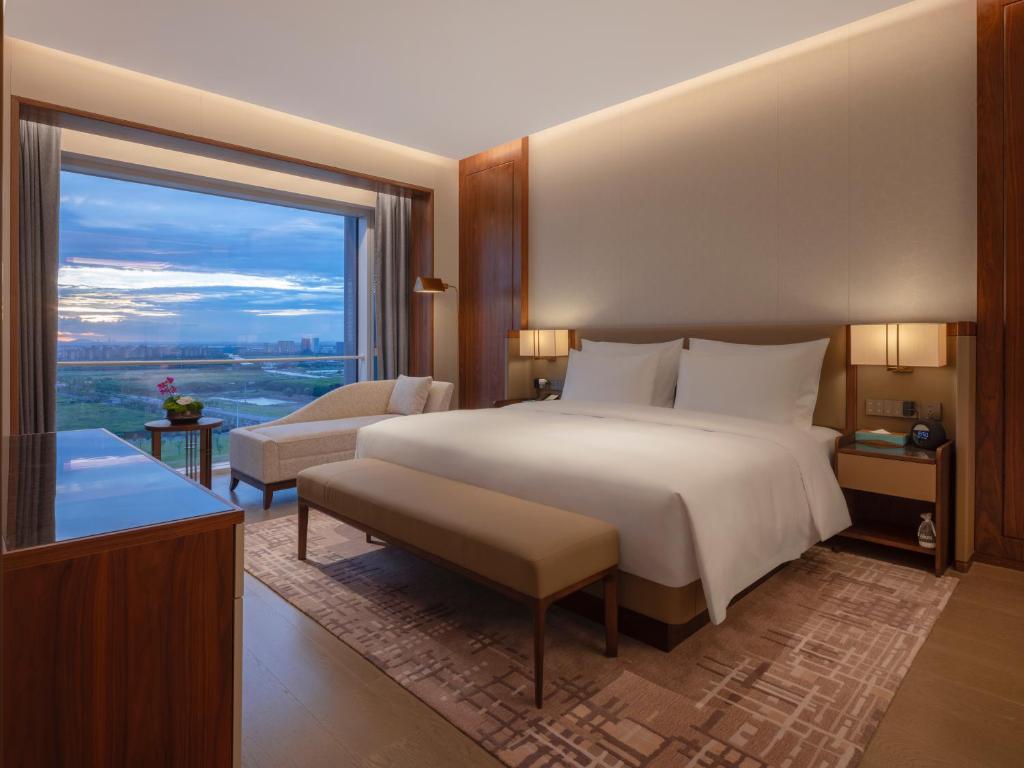 Suzhou International Conference Hotel - Executive Suite With Lake View