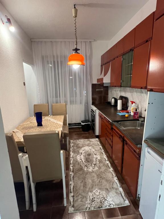Kuchyň nebo kuchyňský kout v ubytování Adi's apartmant