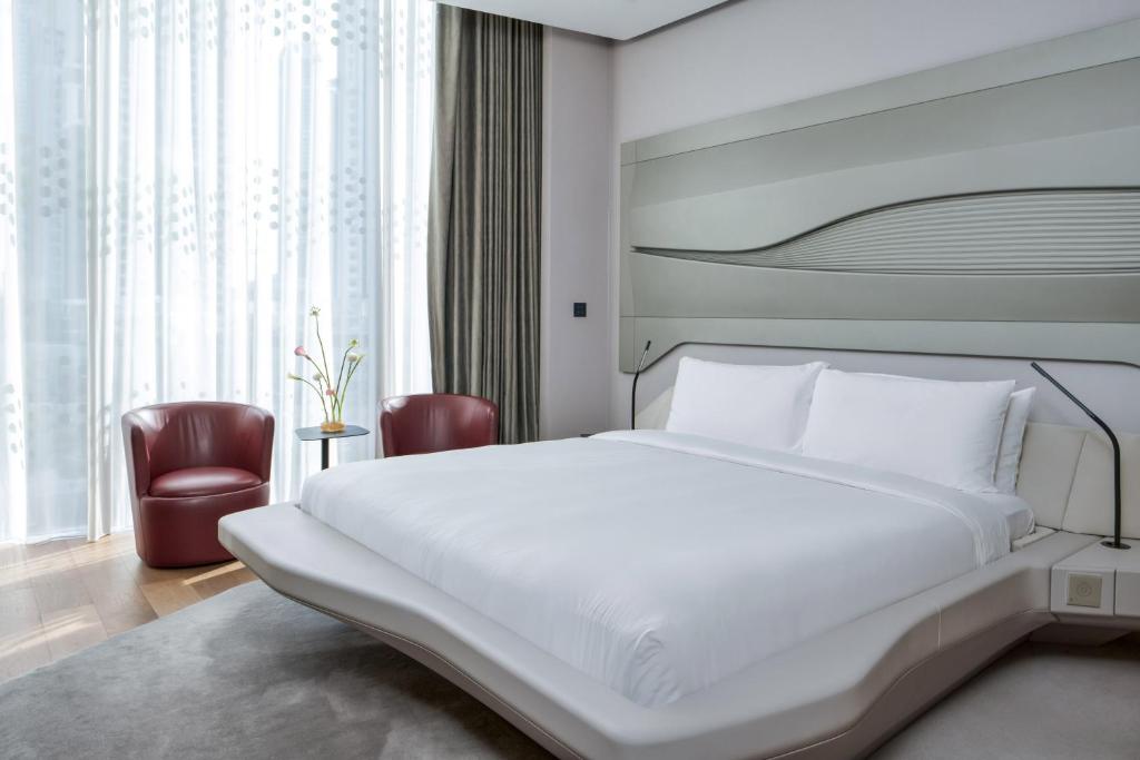 
Beyond ME + Suite by Zaha Hadid and Jacuzzi
