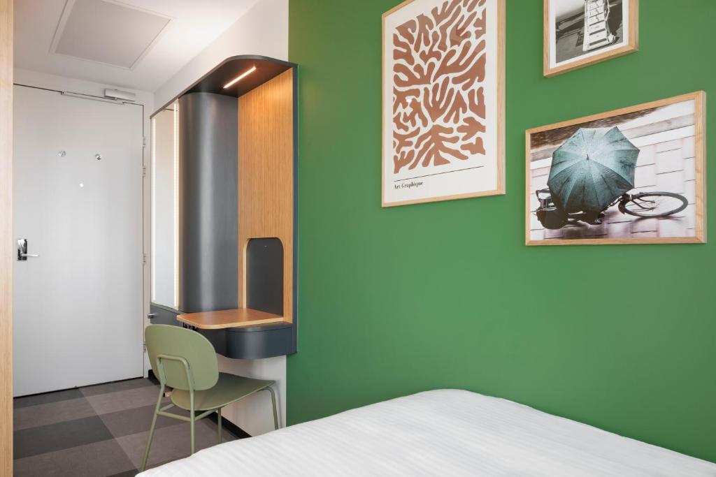 Maxhotel Amsterdam Airport Schiphol - Recently Renovated - Resim 31