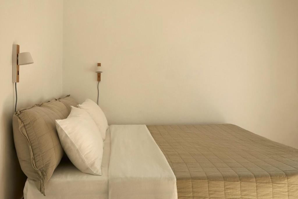 Postel nebo postele na pokoji v ubytování Isychos House - Tranquil Oasis