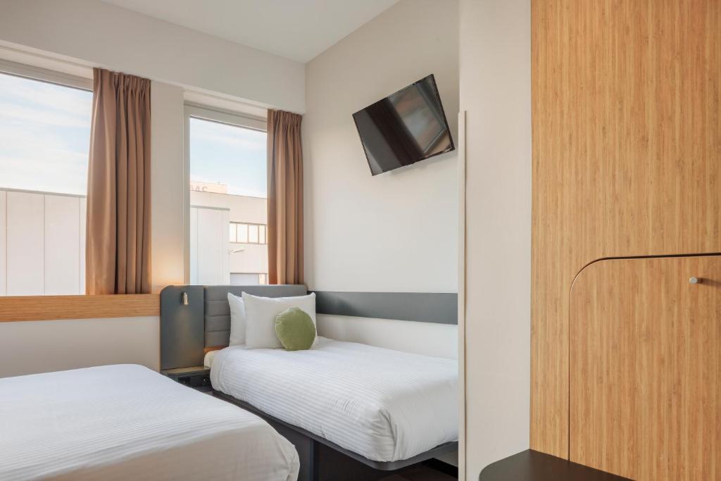 Maxhotel Amsterdam Airport Schiphol - Recently Renovated - Resim 34