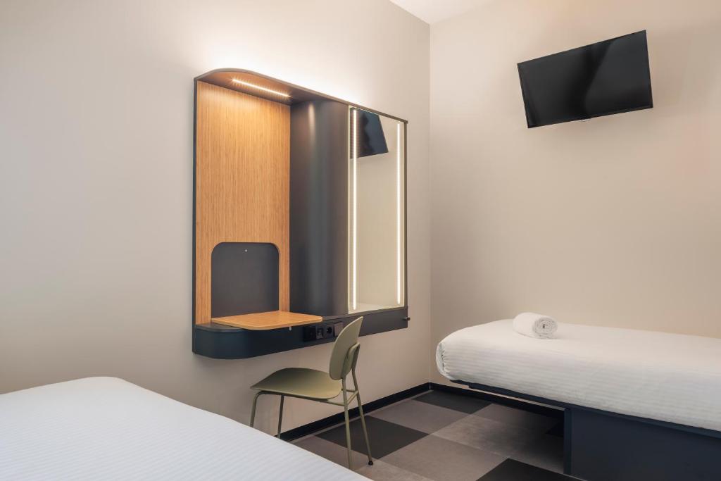 Maxhotel Amsterdam Airport Schiphol - Recently Renovated - Resim 43