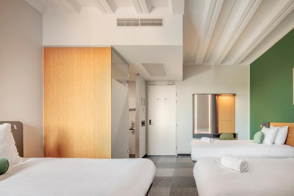 Maxhotel Amsterdam Airport Schiphol - Recently Renovated - Resim 39