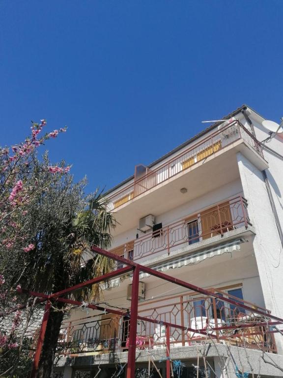 Budova, kde se apartmán nachází