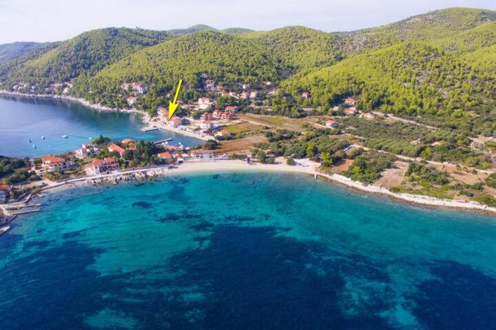 an aerial view of a beach with blue water at La Familia in Blato