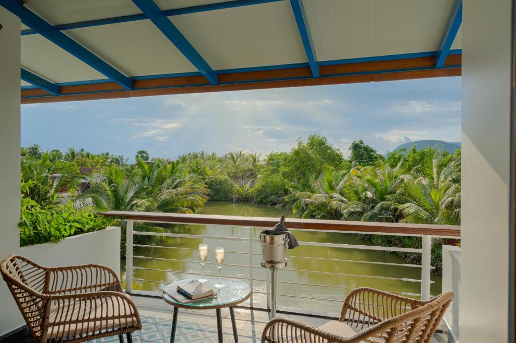Komsan Kampot Resort - Deluxe-King-Balkon