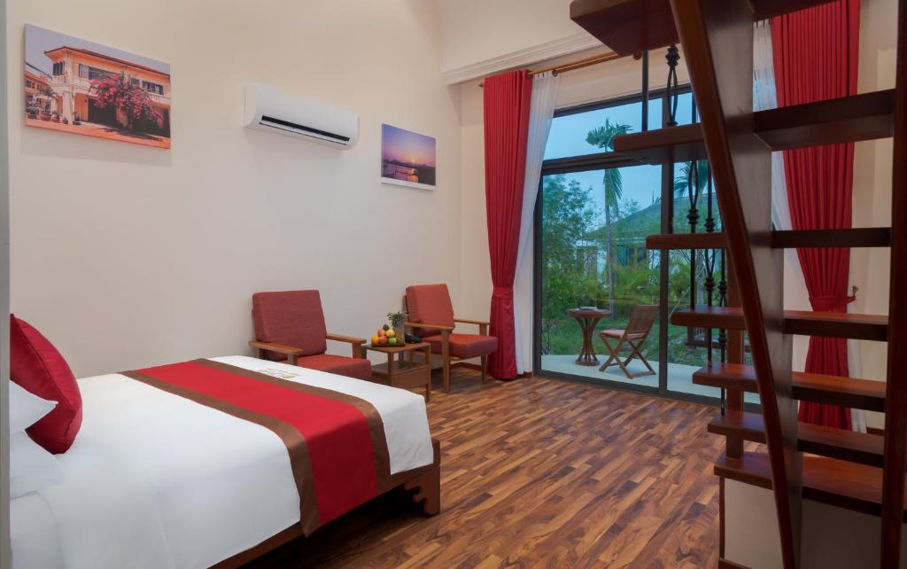 Komsan Kampot Resort - Familiensuite Mit Zwei Einzelbetten Und Balkon