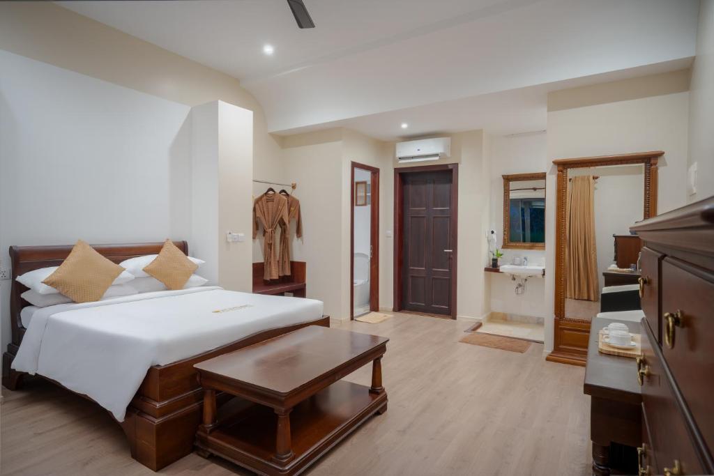 Komsan Kampot Resort - Komsan Superior King Balcony