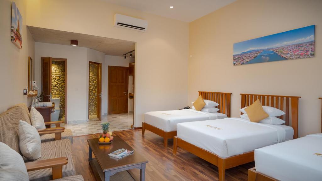 Komsan Kampot Resort - Deluxe Dreibettzimmer