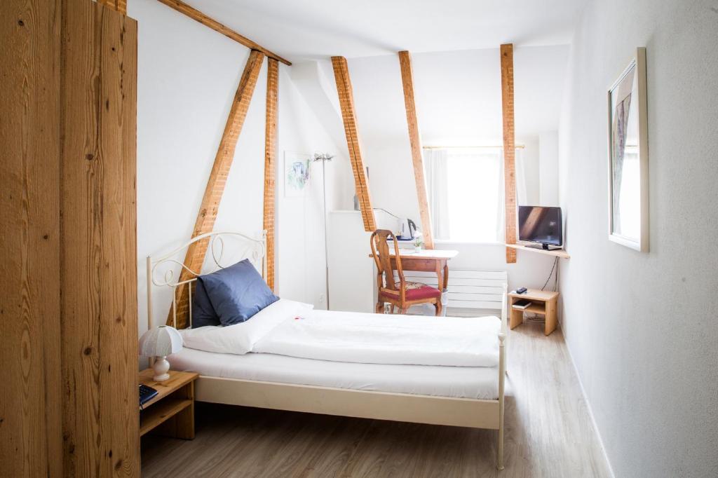 Postel nebo postele na pokoji v ubytování Carlton-Europe Vintage Adults Hotel