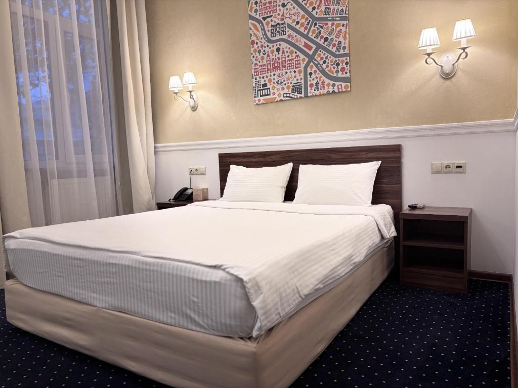 Postel nebo postele na pokoji v ubytování Odeska Astoria
