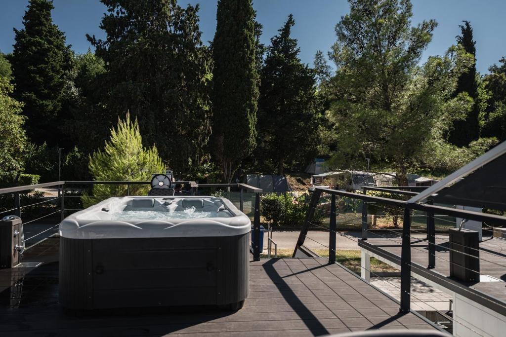 Zahrada ubytování The Sea Lodges Portoroz - Bootshaus Floating Sea House