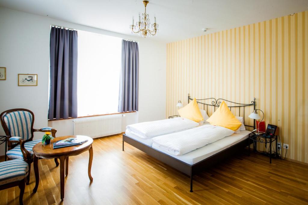 Postel nebo postele na pokoji v ubytování Carlton-Europe Vintage Adults Hotel