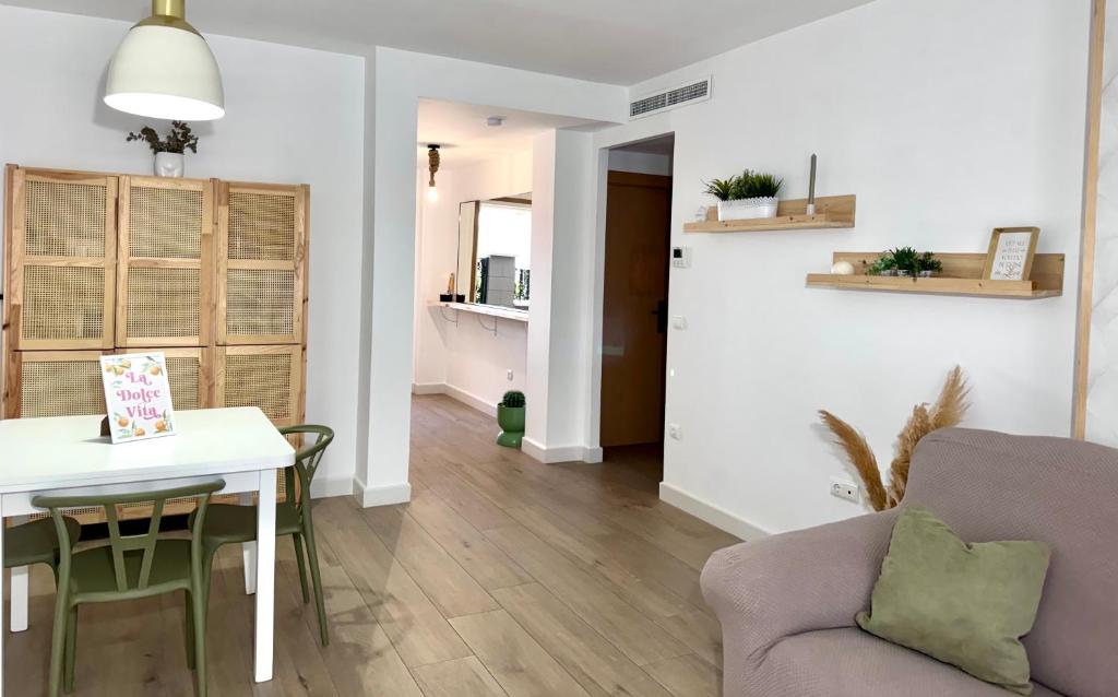 Posezení v ubytování Prendisole Denia con piscina y terraza