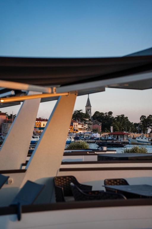 Fotografia z galérie ubytovania The Sea Lodges Novigrad - Bootshaus Floating Sea House v Novigrad Istria
