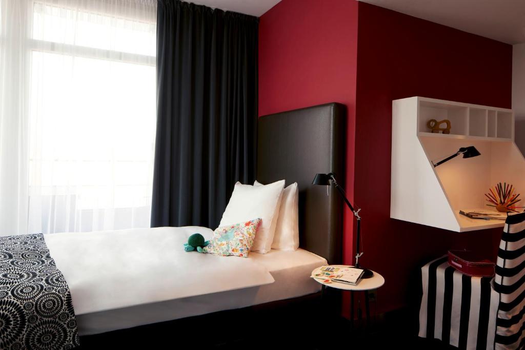 Postel nebo postele na pokoji v ubytování THE MADISON Hotel Hamburg