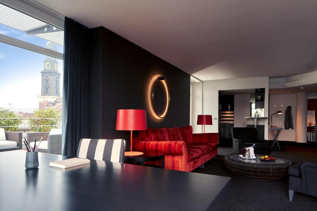Posezení v ubytování THE MADISON Hotel Hamburg